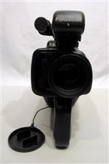 Vtg Panasonic Omnimovie VHS HQ Camcorder Soulder Mount Records to VHS W/Bag